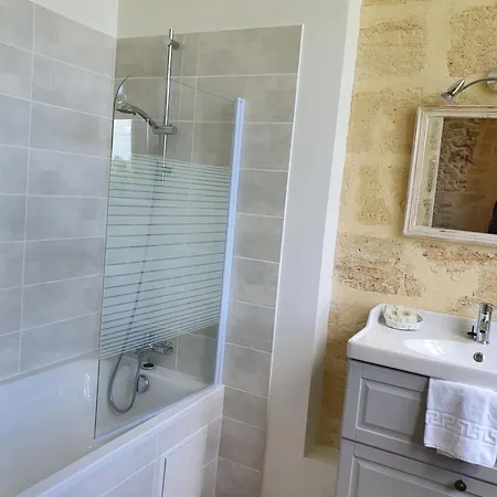 Chateau Fleur De Roques - Saint Emilion 3* Puisseguin